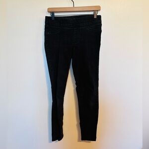Old Navy leggings with elastic waistband and faux pockets, skinny legs size 4